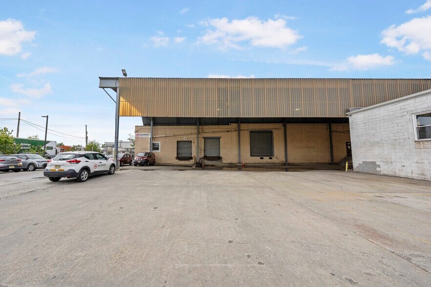 Primary Photo Of 370-376 Adams St, Newark Warehouse For Lease