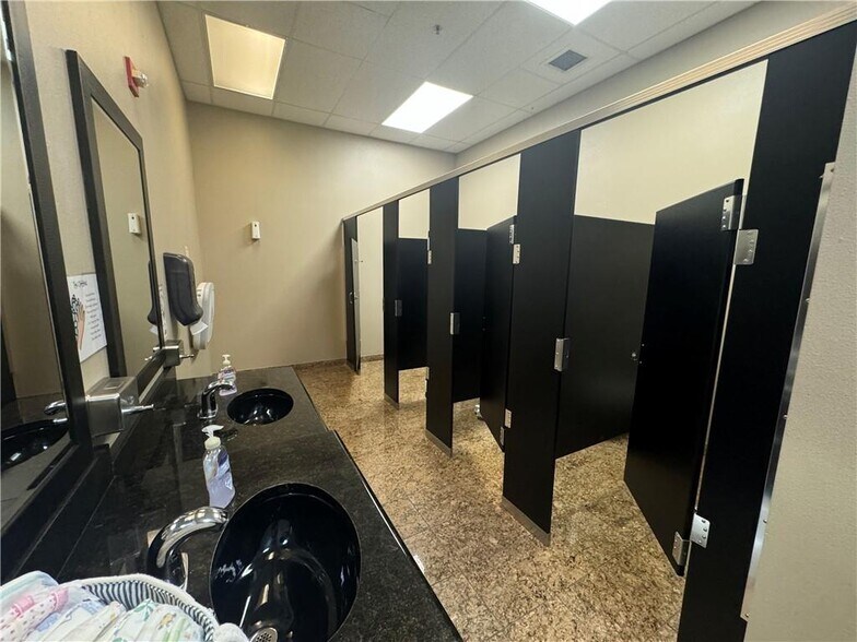 More Photos Of 1705 S Walton Blvd, Bentonville Office For Sale