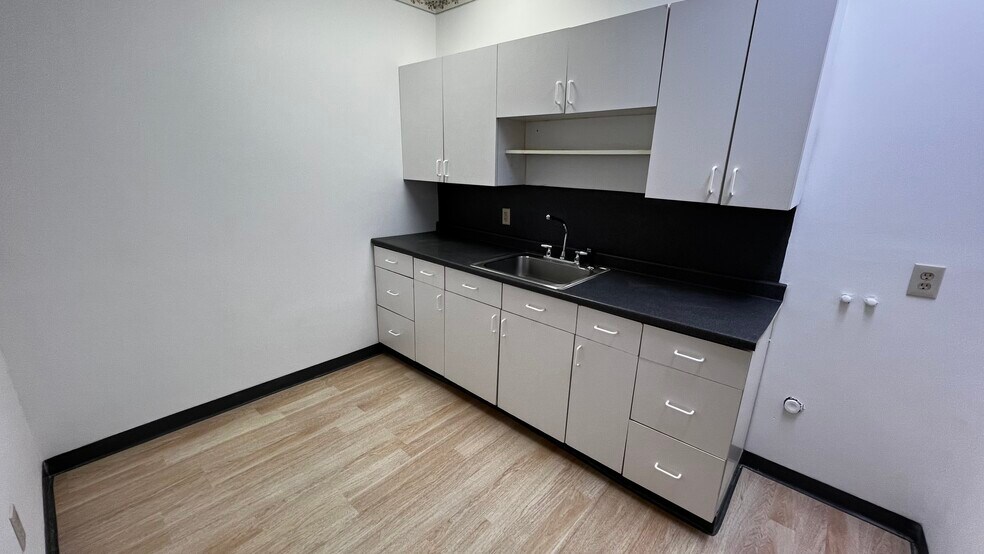 More Photos Of 25 S Broad St, Nazareth Medical For Lease