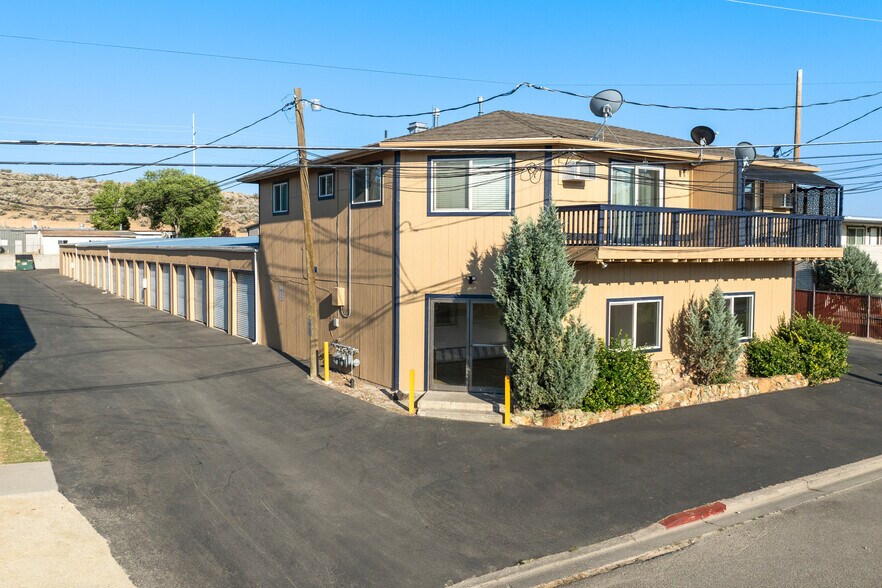 More Photos Of 2151 Lone Mountain Dr, Carson City Showroom For Lease