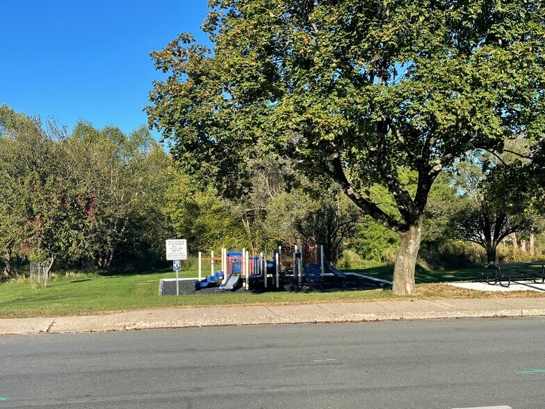 More Photos Of 202 S 3rd St, Coopersburg Storefront For Lease