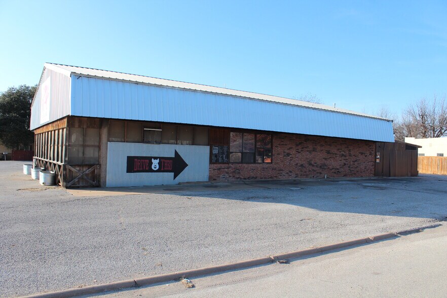 More Photos Of 700 W California St, Seymour General Retail For Sale