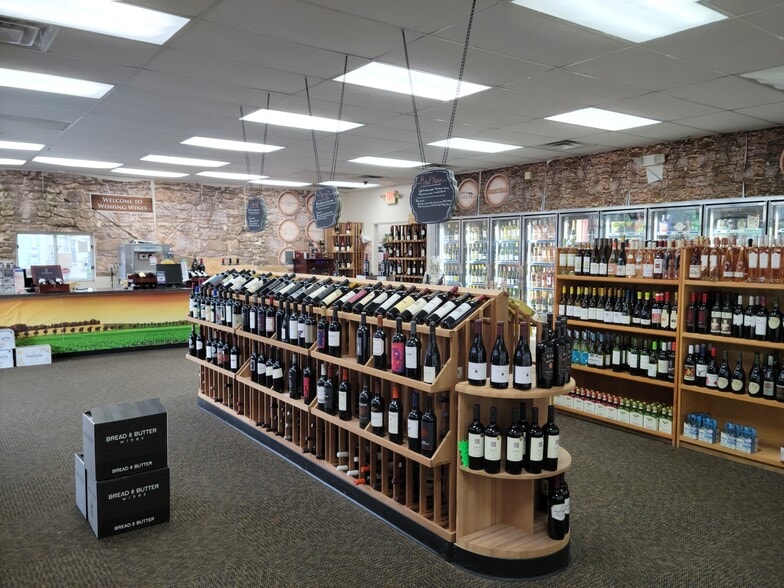 More Photos Of 8161 Camargo Rd, Cincinnati Freestanding For Sale