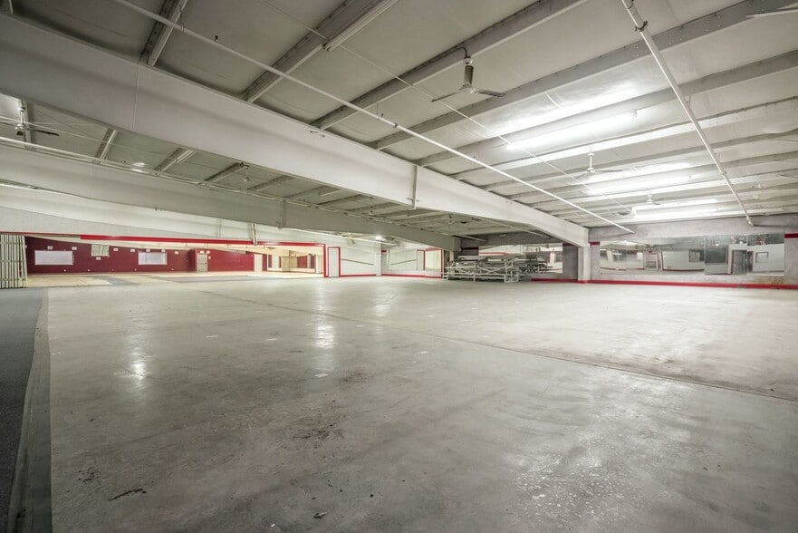 More Photos Of 4282-4364 E Blue Lick Rd, Louisville Warehouse For Sale