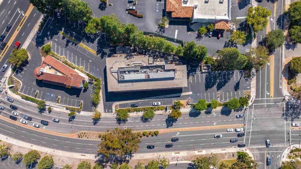 More Photos Of 50 W Hillcrest Dr, Thousand Oaks Bank For Lease