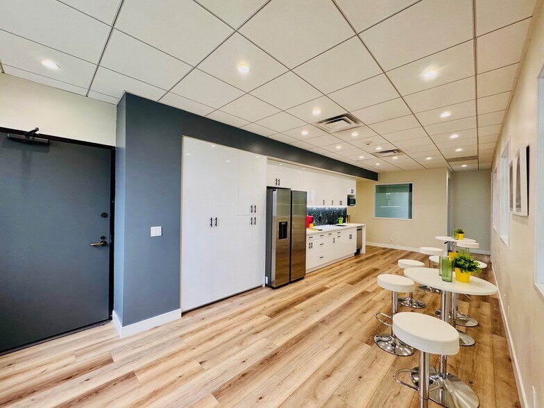 More Photos Of 11965 Venice Blvd, Los Angeles Loft Creative Space For Lease