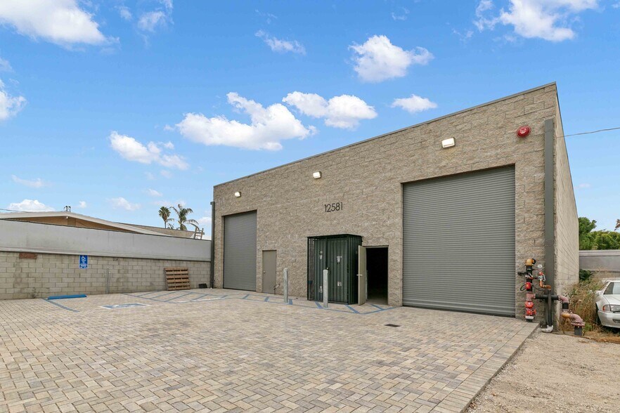 More Photos Of 12581 Branford St, Pacoima Manufacturing For Lease