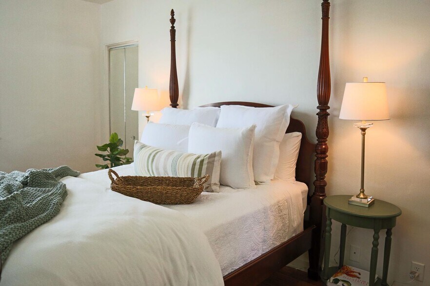 More Photos Of 172 N County Rd, Palm Beach Apartments For Sale