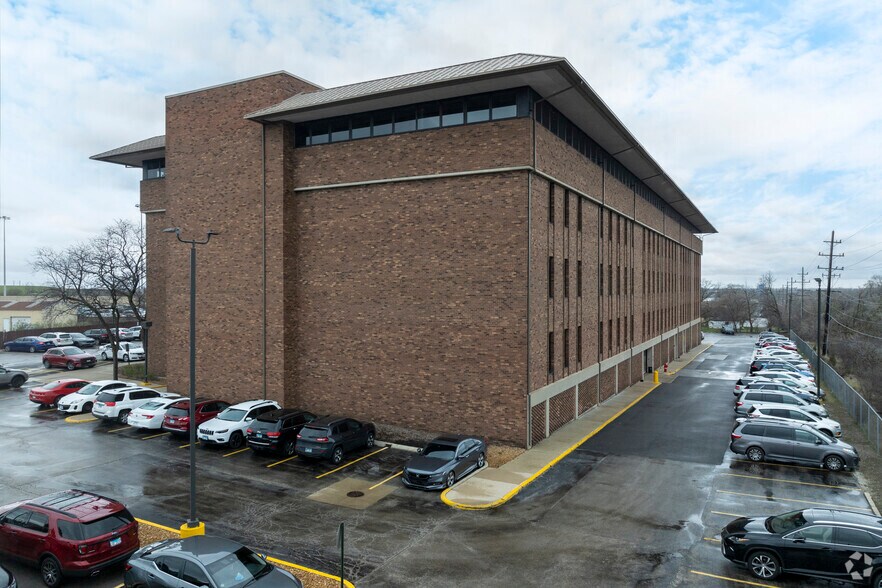More Photos Of 4415 W Harrison St, Hillside Office For Lease
