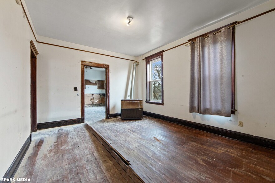 More Photos Of 4800 S Wood St, Chicago Storefront Retail Residential For Sale