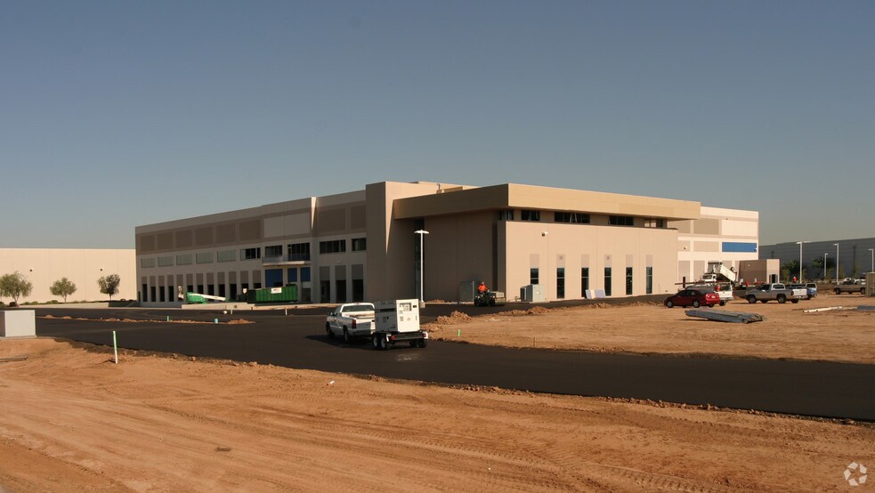More Photos Of 4135 E Cotton Center Blvd, Phoenix Distribution For Lease
