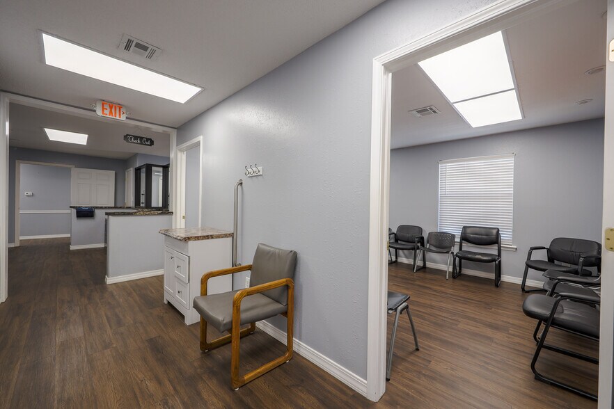 More Photos Of 601 S Broadway St, Grove Medical For Sale