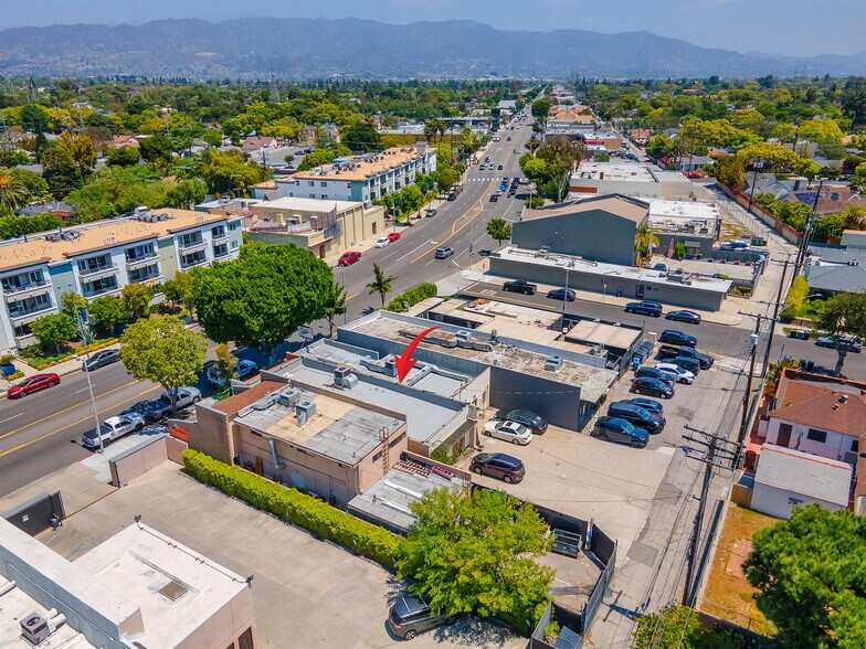 More Photos Of 4708-4710 W Magnolia Blvd., Burbank General Retail For Sale