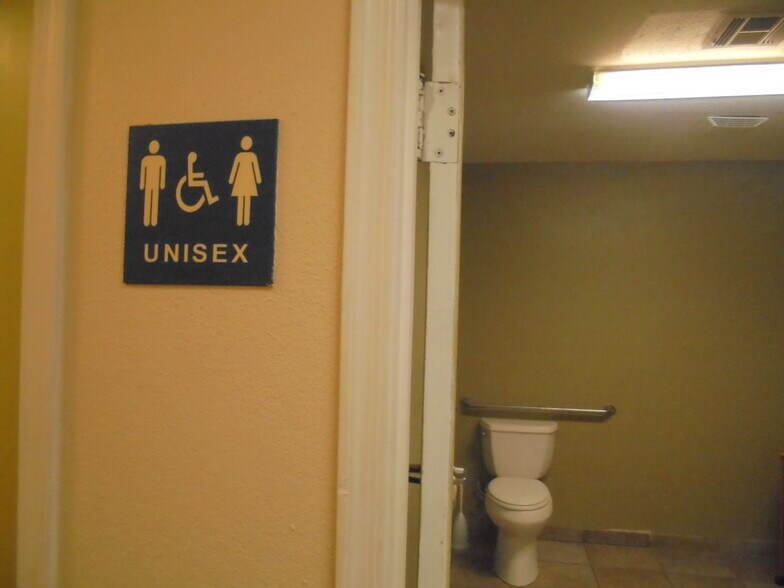 More Photos Of 132 E Hobsonway, Blythe Office For Sale