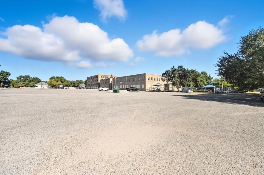 More Photos Of 1519 Circle Park Blvd, Fort Worth Religious Facility For Sale