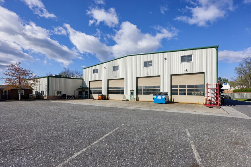 More Photos Of 2969 Lincoln Hwy E, Gordonville Flex For Lease