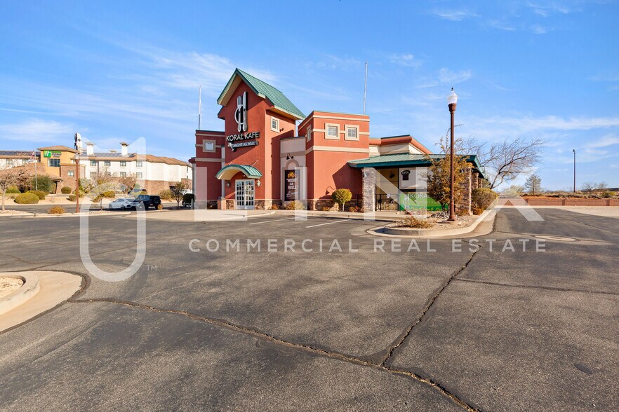 More Photos Of 2400 N Town Center Dr, Washington Restaurant For Sale
