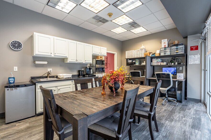 More Photos Of 3302 Grove Ave, Berwyn Medical For Lease