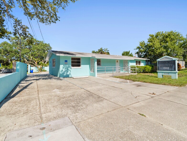 Primary Photo Of 1109 Seminole Dr, Rockledge Medical For Lease