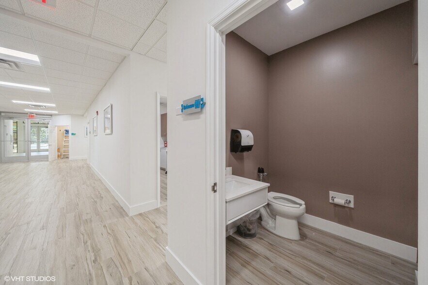 More Photos Of 3333 20th St, Vero Beach Medical For Sale