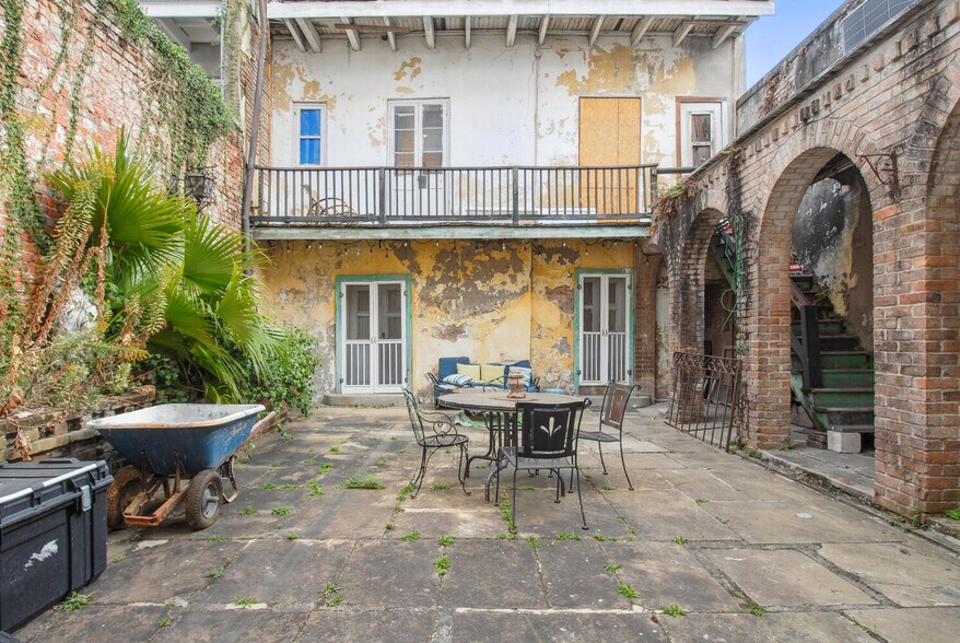 More Photos Of 627 Toulouse St, New Orleans Apartments For Lease