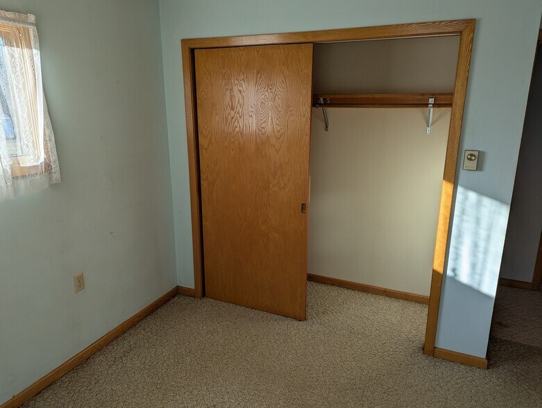 More Photos Of 340 Elm St E, Canova Sports And Entertainment For Sale