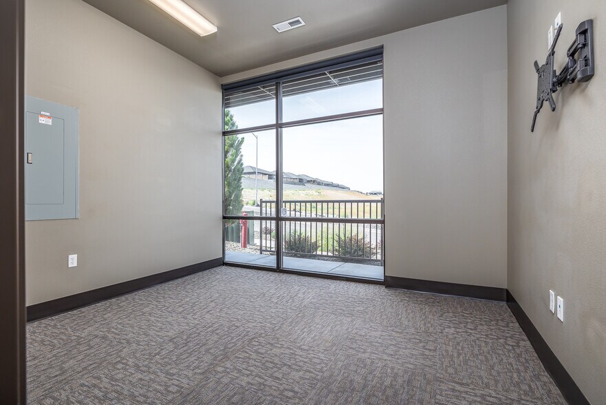 More Photos Of 5453 Ridgeline Dr, Kennewick General Retail For Lease