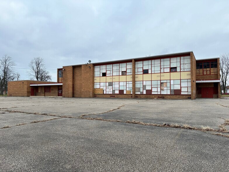 More Photos Of 1123 N Sherman St, Bay City Schools For Lease