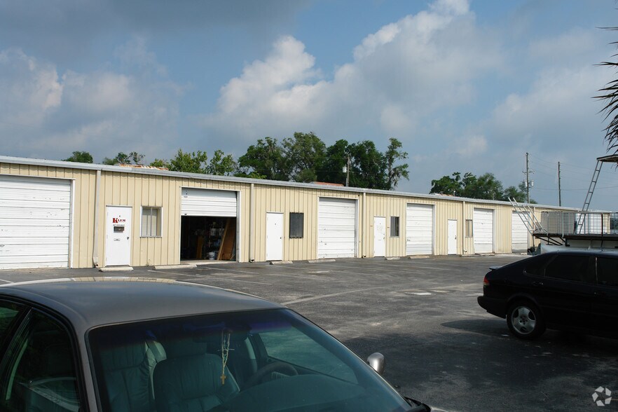 More Photos Of 700 S Milwee St, Longwood Warehouse For Lease