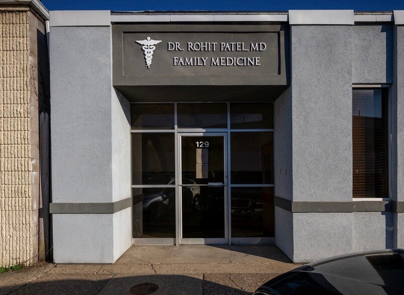 More Photos Of 129 7th Ave, Charleston Office For Sale