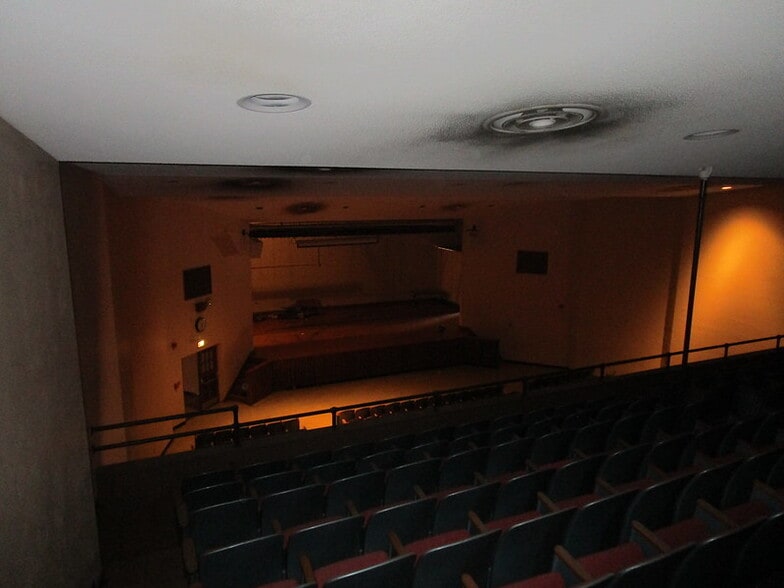 More Photos Of 700 W Houston St, Marshall Schools For Sale