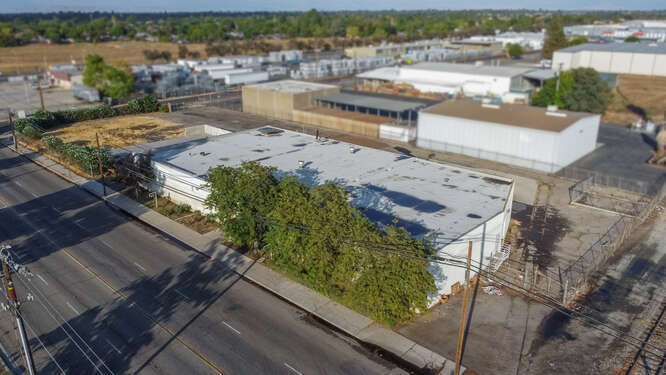 More Photos Of 2641 S Maple Ave, Fresno Warehouse For Lease