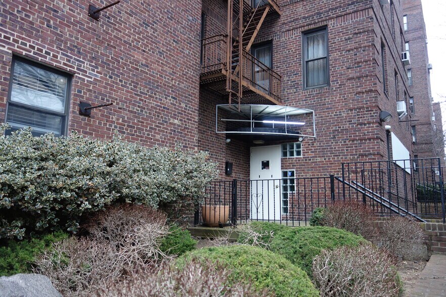 More Photos Of 6433 98th St, Rego Park Healthcare For Lease