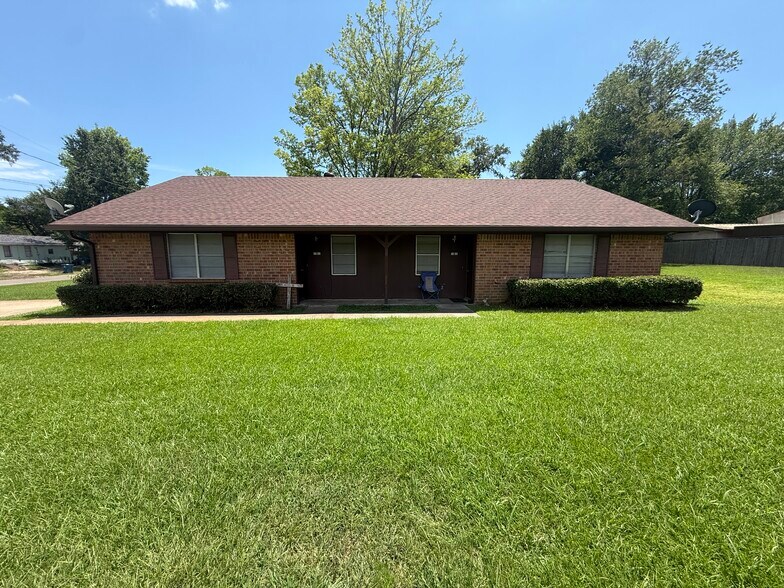 More Photos Of 1007 Richey Dr, Gladewater Apartments For Sale
