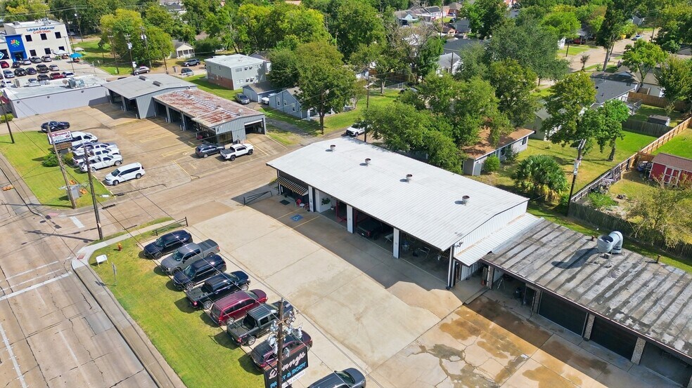 Primary Photo Of 413 Center St, Deer Park Industrial For Lease