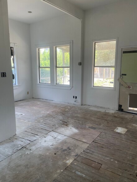 More Photos Of 610 E Josephine St, San Antonio Restaurant For Sale