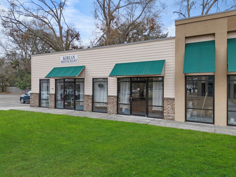 More Photos Of 175 W Railroad St, Pembroke Storefront For Lease