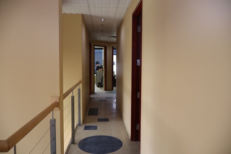 More Photos Of 2655 Rue Michelin, Laval Warehouse For Lease