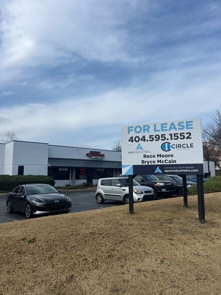 More Photos Of 6050 Dawson Blvd, Norcross Showroom For Lease