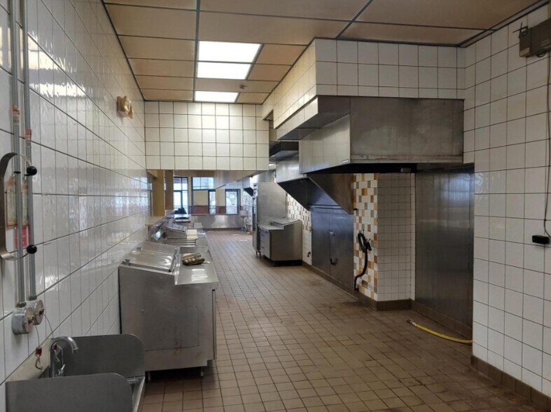 More Photos Of 1960 N Rand Rd, Palatine Restaurant For Sale