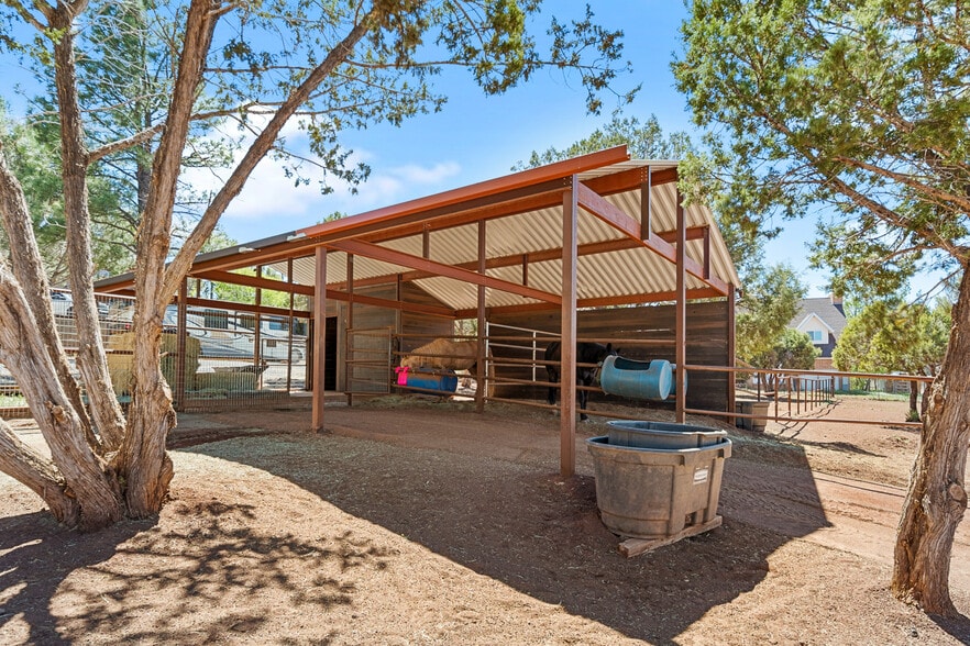 More Photos Of 7056 Bustin Dutch Trl, Show Low Multifamily For Sale