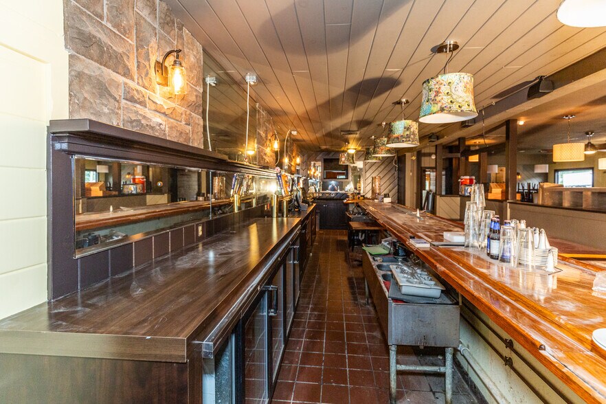 More Photos Of 332 Farnum Pike, Smithfield Restaurant For Sale