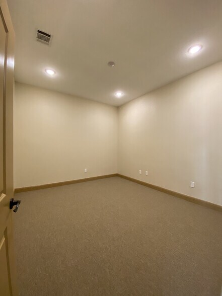 More Photos Of 2200 N AW Grimes, Round Rock Medical For Lease
