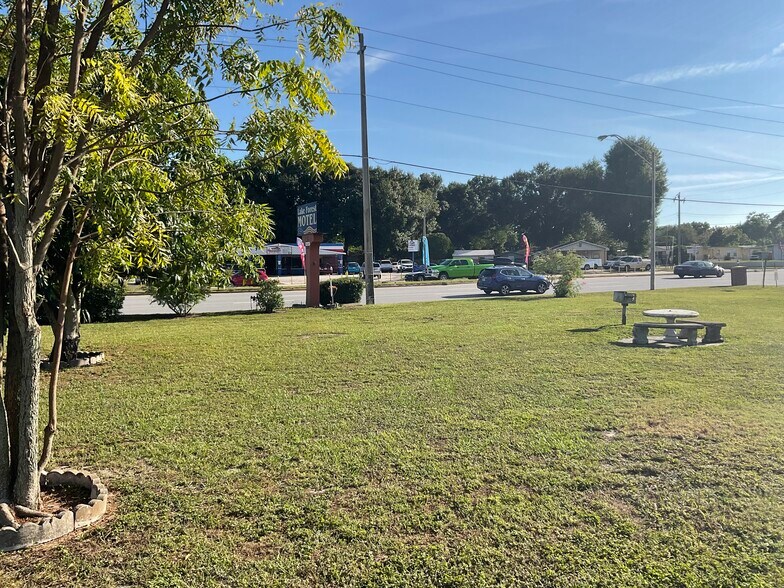 More Photos Of 1702 US 92, Auburndale Hotel For Sale