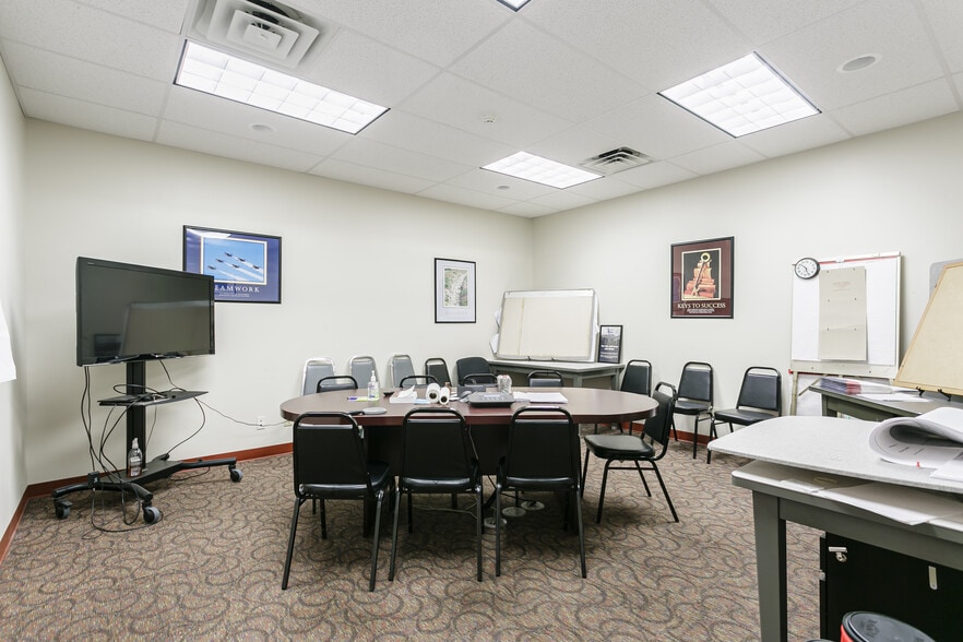 More Photos Of 636 W Washington St, Geneva Office For Sale