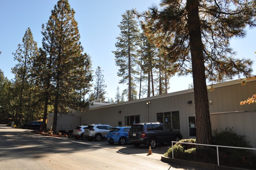 More Photos Of 443 Crown Point Cir, Grass Valley Office For Sale