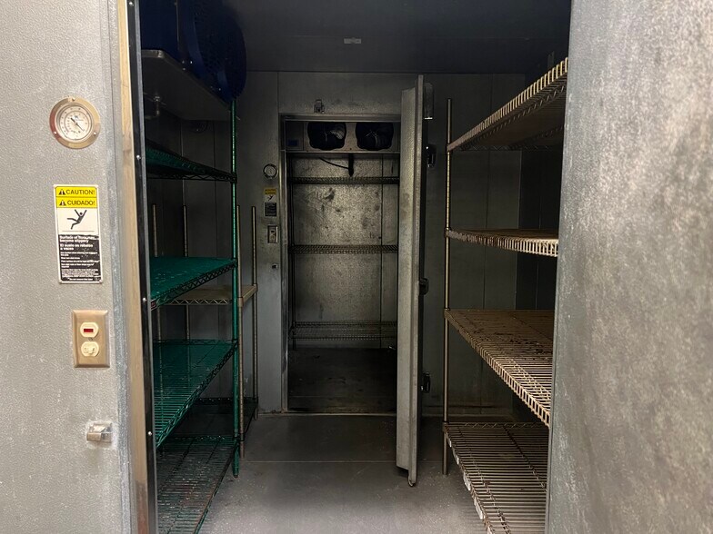 More Photos Of 1621 S 1st Ave, Iowa City Fast Food For Lease