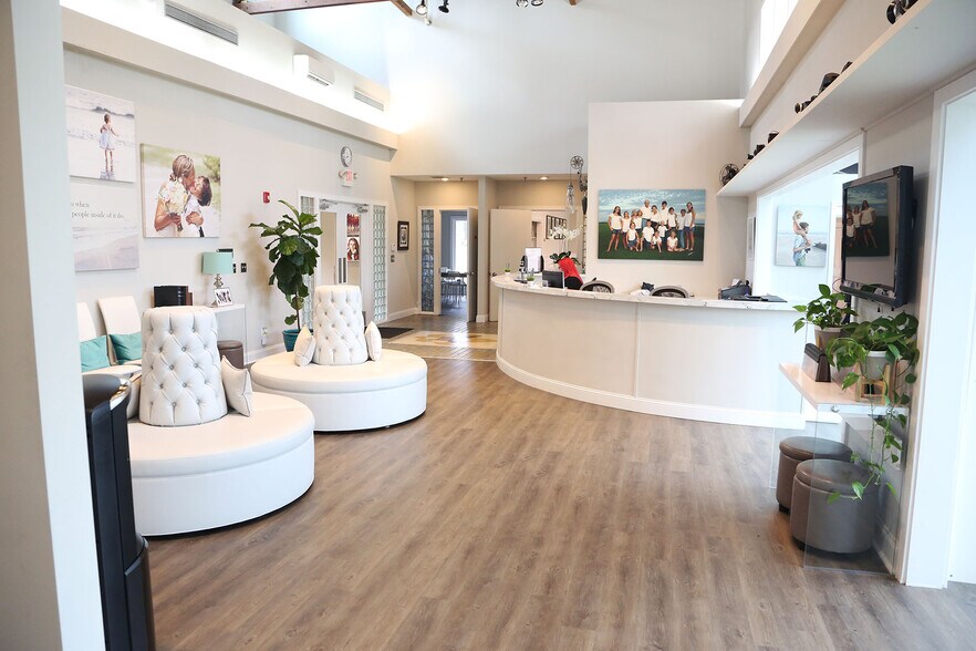 More Photos Of 1025 Sam Rittenberg Blvd, Charleston Office For Lease