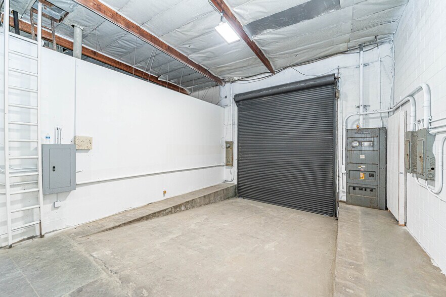 More Photos Of 934 Avila St, Los Angeles Warehouse For Lease