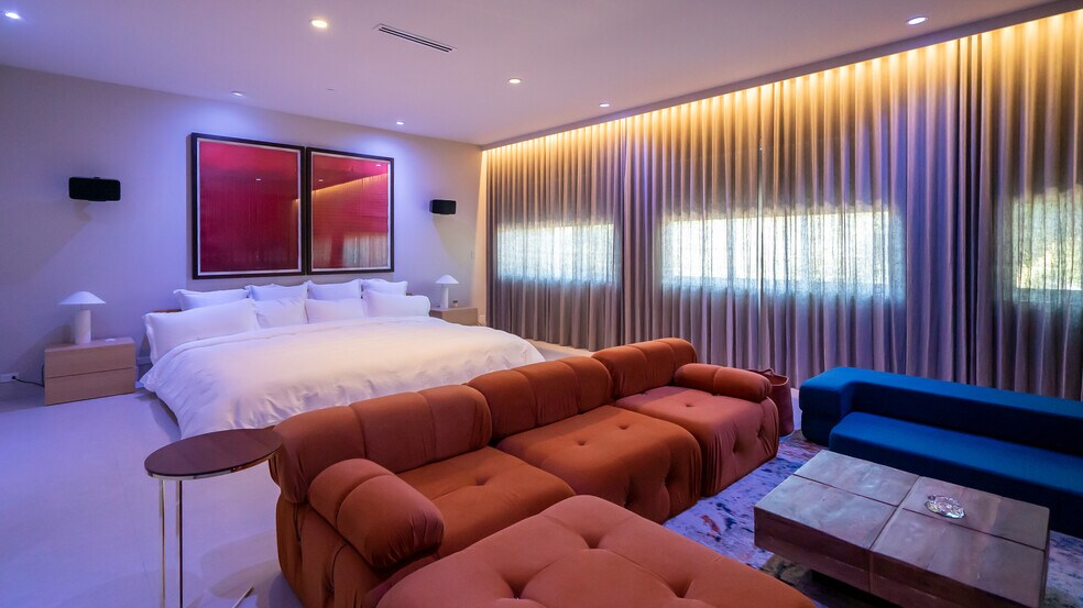 More Photos Of 300-320 NE 60th St, Miami Warehouse For Lease